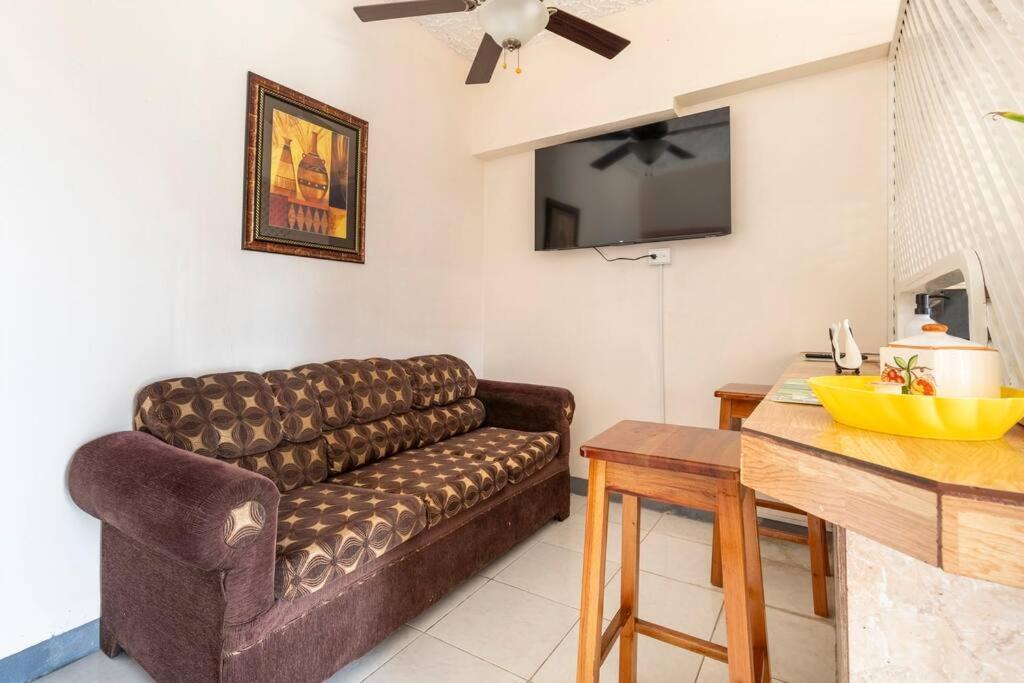 Shaw Park Gem Apt 12A Ocho Rios Exterior photo
