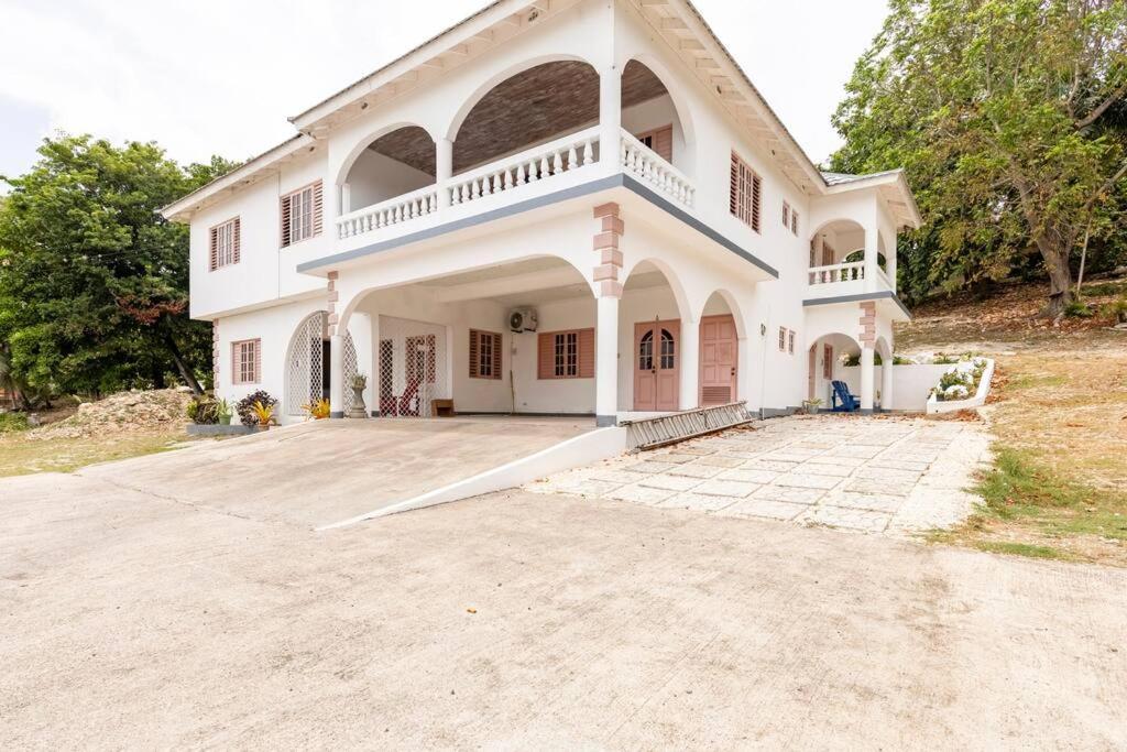 Shaw Park Gem Apt 12A Ocho Rios Exterior photo